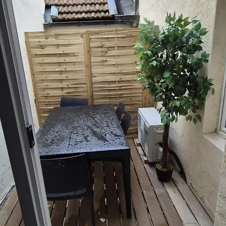 Magnifique Duplex Avec Terrasse Proche De Av Champagne,
