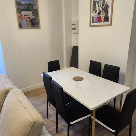 Magnifique Duplex Avec Terrasse, Proche De Av Champagne *