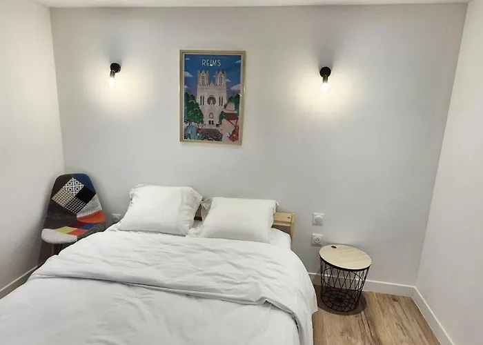 Magnifique Duplex Avec Terrasse, Proche De Av Champagne