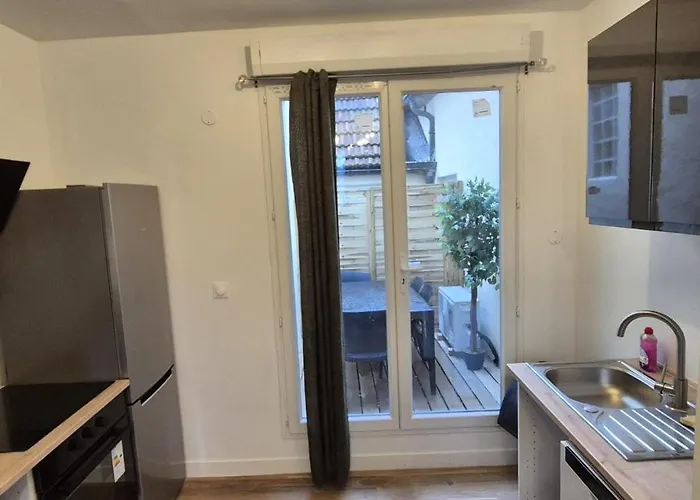 Magnifique Duplex Avec Terrasse, Proche De Av Champagne