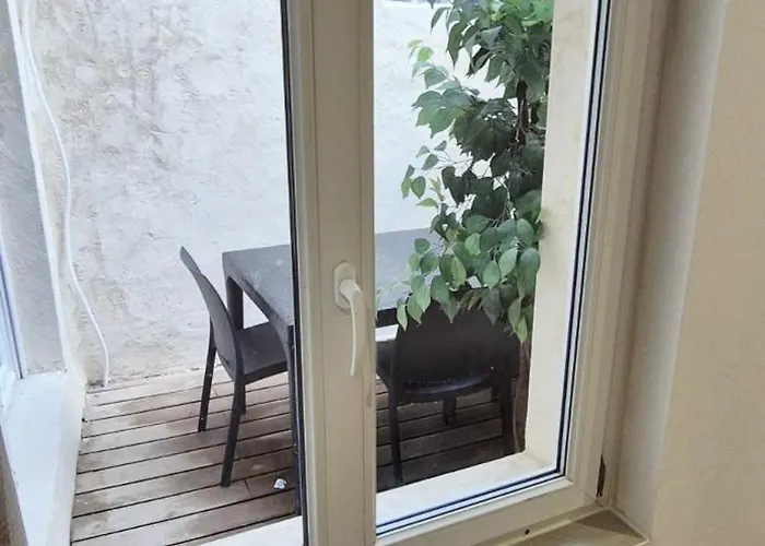 Magnifique Duplex Avec Terrasse, Proche De Av Champagne *